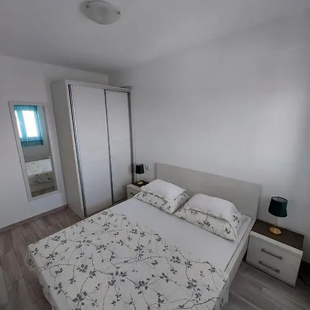 Appartamento Nova With Pool Makarska