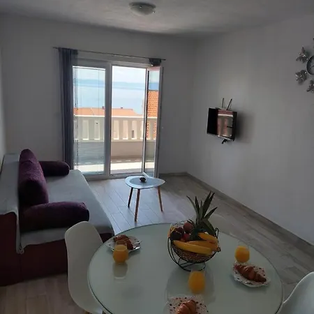 Nova With Pool Appartamento Makarska