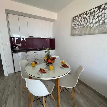 Nova With Pool Apartament