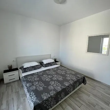Nova With Pool Apartament