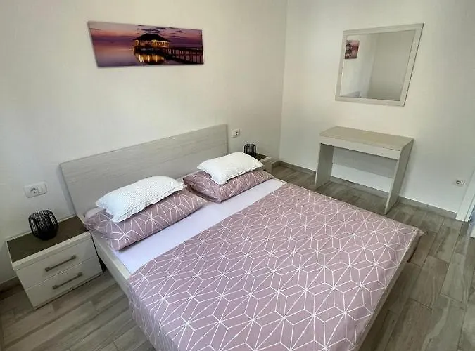 Apartment Nova With Pool Makarska