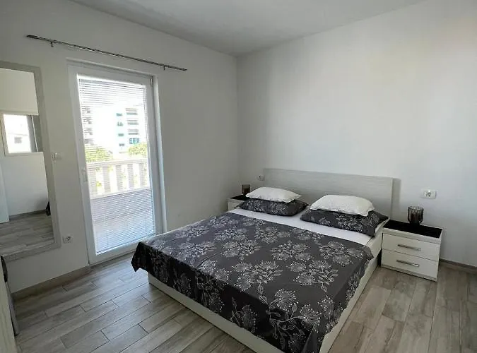 Apartament Nova With Pool