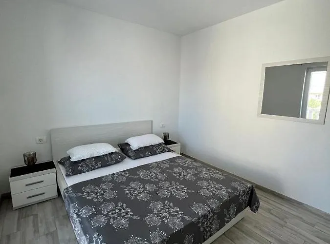 Nova With Pool Apartament