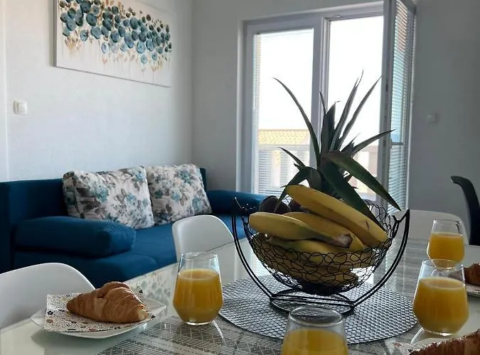 Nova With Pool * 마카르스카